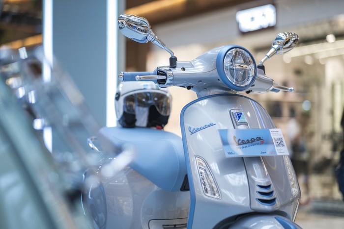 Rayakan Usia 79 Tahun, Vespa Segarkan Warna Primavera hingga Sprint